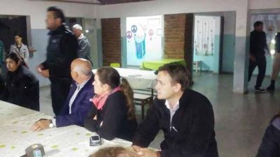 Funcionarios del Gobierno provincial se reunieron con vecinos de Ojeda
