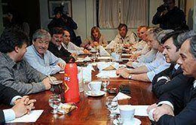 La Mesa de Enlace ratific� que el paro termina ma�ana pero planean nuevas medidas de fuerza