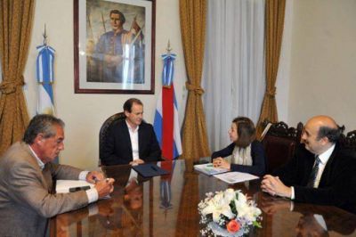 El gobierno y sectores privados trabajan en el desarrollo productivo