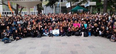 Masiva adhesi�n en Mar del Plata al Paro Nacional de Mujeres