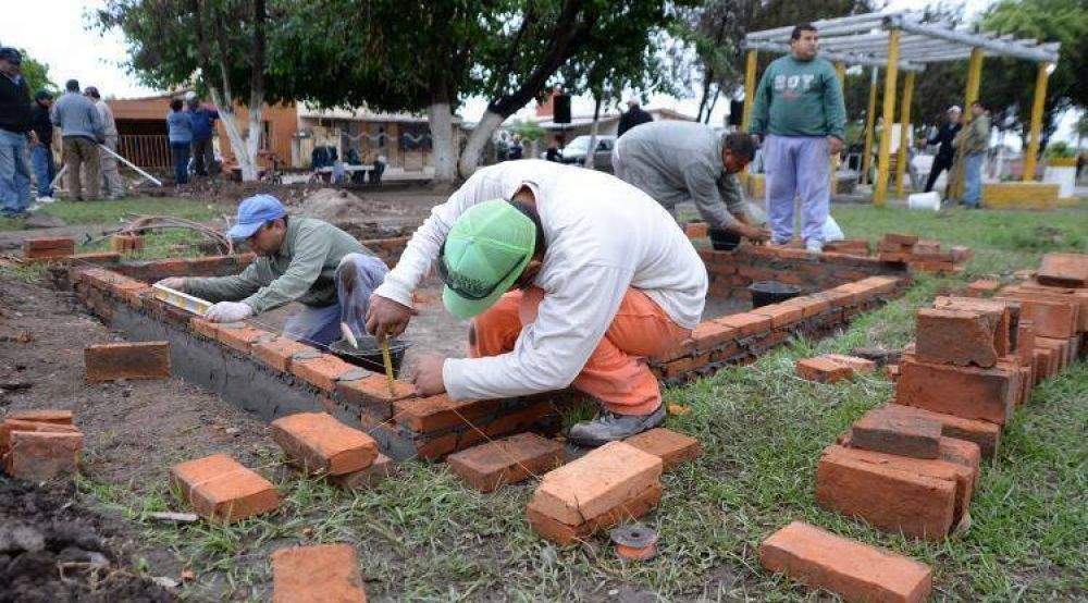 Avanzan las obras que renovarn la plaza de Quilmes y Los Sueldos