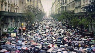 La lluvia no impidi� la manifestaci�n contra la Violencia de G�nero, en Trenque Lauquen