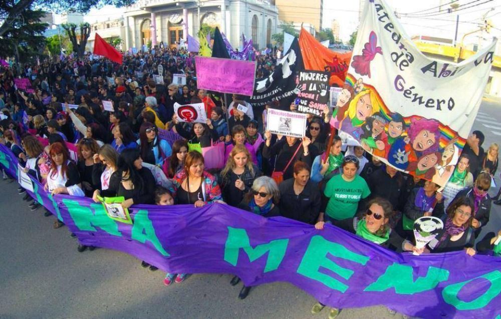 #NiUnaMenos: multitudinaria movilizacin en las distintas ciudades de la provincia