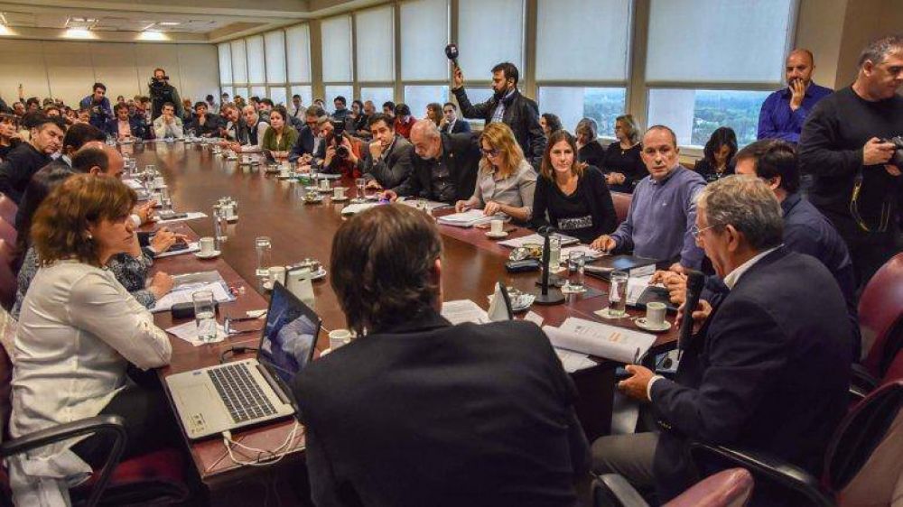 Basura: Pechi abre el juego y pide el apoyo de Provincia