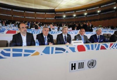 �Los gobiernos deben estar en las mesas globales de discusi�n�