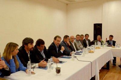 Bordet ratific� a Feltes con el apoyo de los intendentes justicialistas