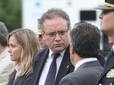 Venier defendi� la millonaria compra de uniformes para polic�as