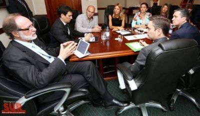 Molina y Michetti analizaron la situaci�n de Villa Itat� en ONU