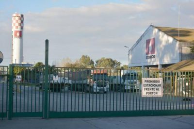 Se levant� la clausura de Atanor y aguardan pericia sobre los l�quidos vertidos