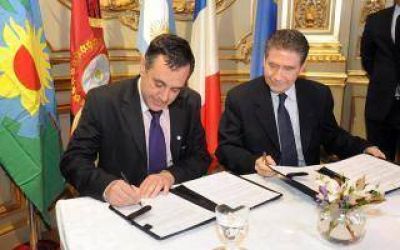 Firman convenio para ense�ar franc�s en las primarias bonaerenses
