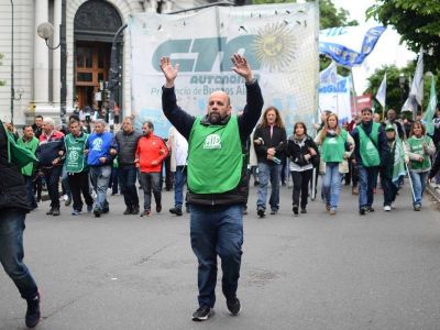 Estatales marcharon contra el ajuste y exigiendo la reapertura de paritarias prometida por Vidal