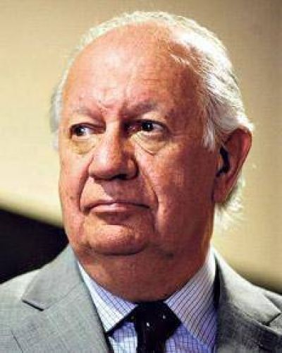 Lagos le birl� un ministro a Bachelet