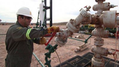Petroleros arreglan un bono de $5 mil y ajustes internos