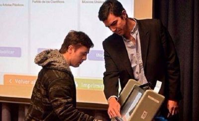 Repudian que Urtubey haya utilizado a joven con s�ndrome de Down para promocionar el voto electr�nico