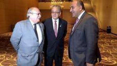 Manzur ante representantes judiciales: 