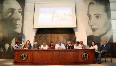 Peronistas porte�os se reunieron en la CGT y pidieron por la unidad
