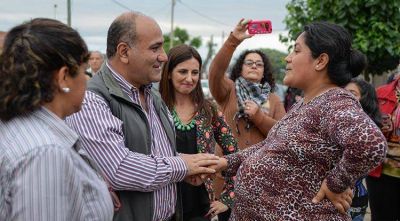 Vecinos del Barrio Vicente L�pez y Planes reconocen un Estado presente