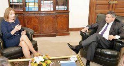 Peppo retoma la actividad oficial en la provincia con un convenio con Gils Carb�