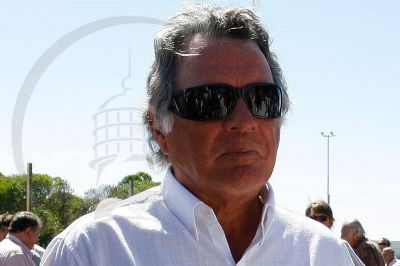 Barrionuevo pidi� que los empresarios �no lloren� y �paguen el bono�