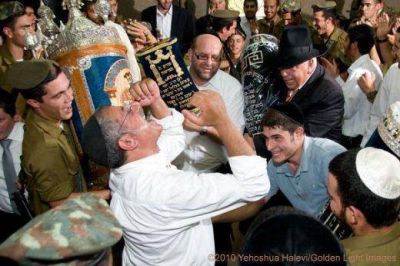 Comenz� Simjat Tor�, la fiesta de la alegr�a y el regocijo