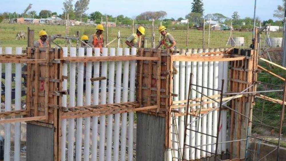 El gobierno avanza en obras para protecci�n ante las inundaciones
