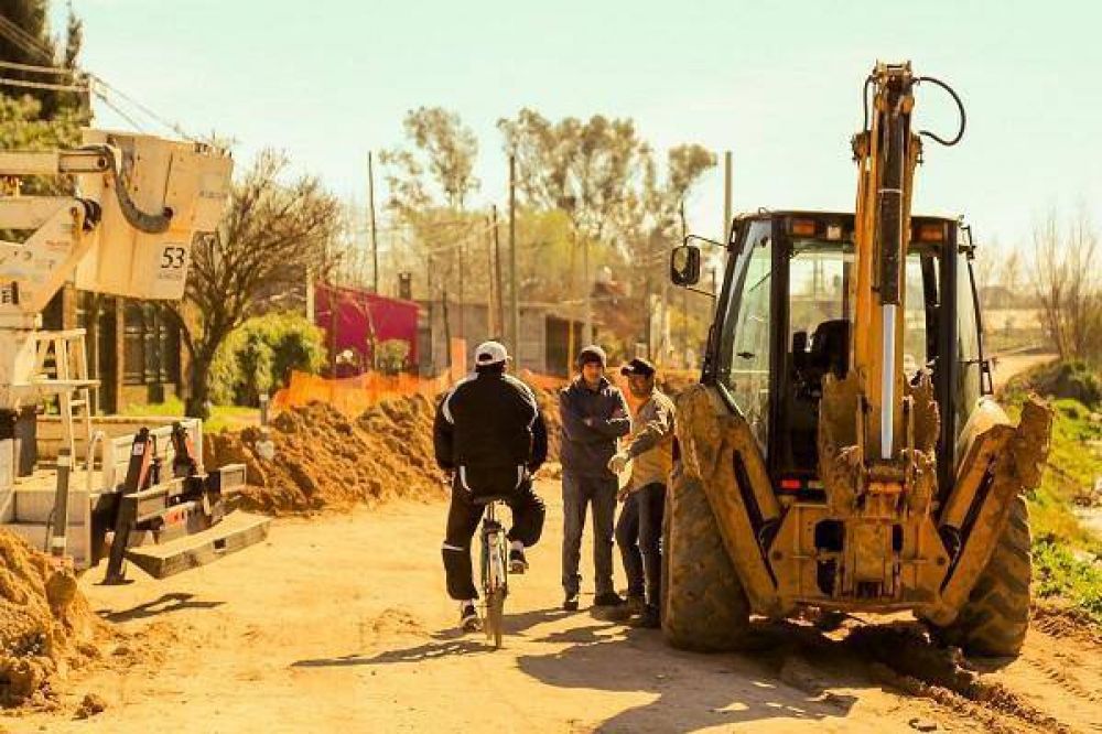 Realizan extensi�n de agua y cloacas a cinco consorcios vecinales