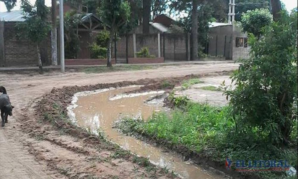 Vecinos solicitan nuevos arreglos de calles de tierra y desages