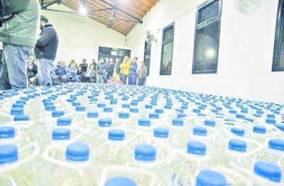 Los vecinos de Gonnet siguen movilizados por el agua salada