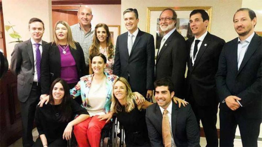 Claudia Zamora con el Banco de Desarrollo de Am�rica Latina