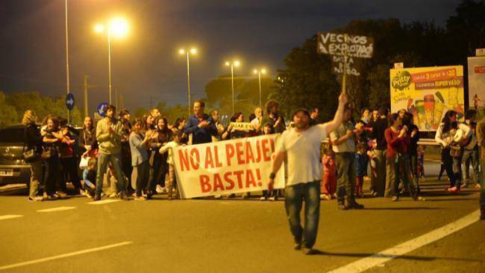 Mendiolaza protesta contra el peaje