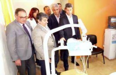 U�ac inaugur� la sala odontol�gica del hogar de ancianos