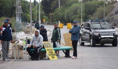 Camioneros levantaron el bloqueo a las caleras y abandonaron la provincia