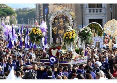 El Papa Francisco bendijo al Se�or de los Milagros en Roma