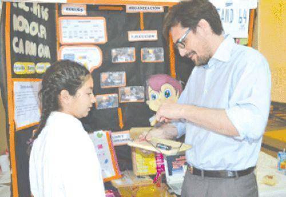 El Ministro de Educacin elogi trabajos de la Feria de Ciencias