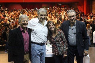 Presentaron �Abrazo Ciudadano�: Vito Amalfitano y VHM 600, toda la UCR 1600