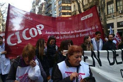 M�dicos iniciaron paro de 72 horas en los hospitales bonaerenses