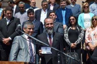 �Florencio tiene todas las condiciones para ser un nuevo l�der, pero debemos elegirlo en internas del peronismo�