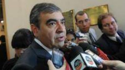 Alfaro vuela los puentes con Alperovich y va por todo