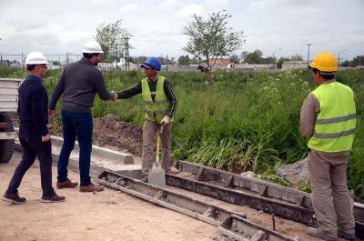 Galli realiz� una recorrida por barrio Lourdes