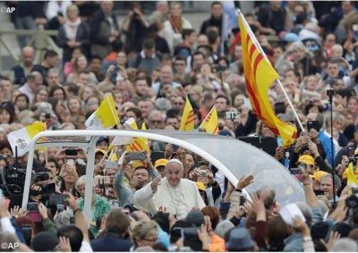 El Papa en la catequesis: �No a muros y barreras, solidaridad con los migrantes�