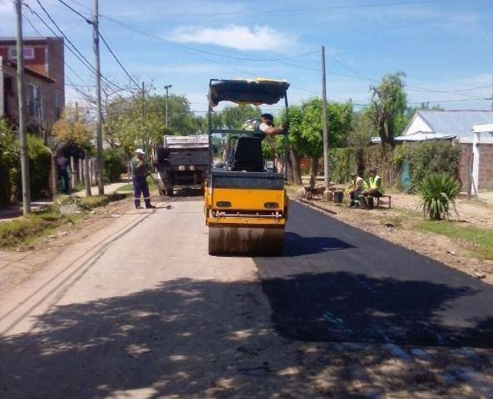 En Matheu, la Municipalidad contina con los trabajos de bacheo y limpieza integral de calles y espacios pblicos