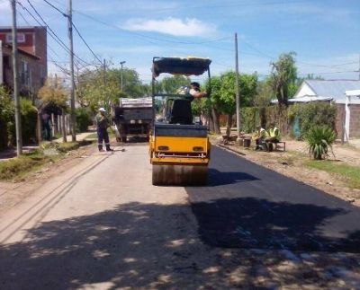 En Matheu, la Municipalidad contin�a con los trabajos de bacheo y limpieza integral de calles y espacios p�blicos
