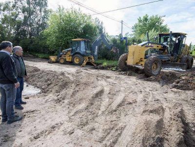 Arreglos en el ingreso al barrio Parque Pinasco