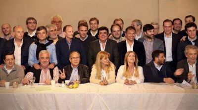 Los intendentes del PJ se reunieron para dejar atr�s las divisiones