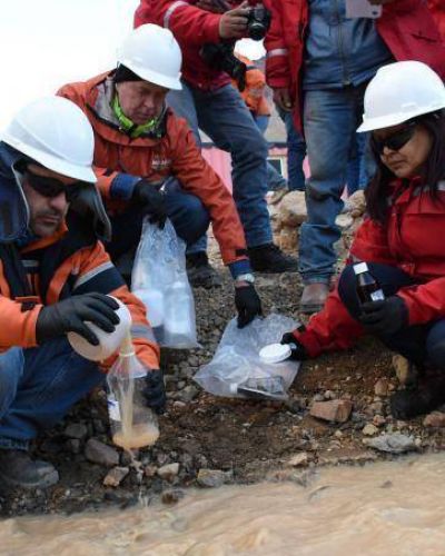 Eval�an la venta de Veladero a los chinos