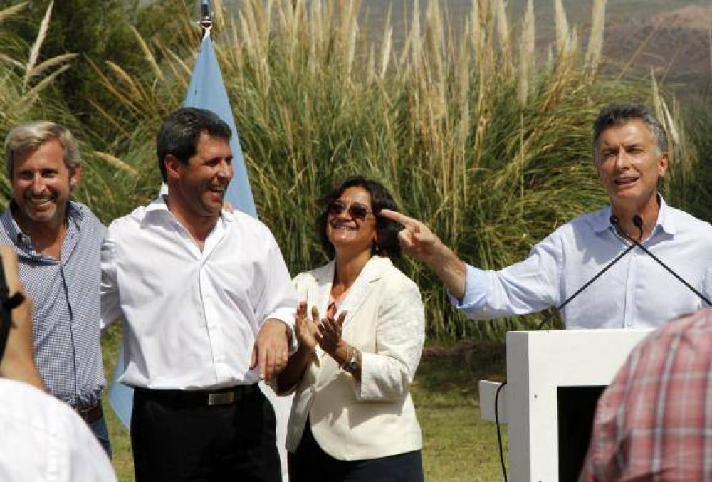 Macri y funcionarios de Chile llegan por el Tnel