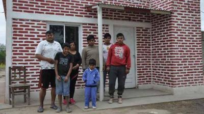 Entregaron viviendas sociales en Pozo Betbeder