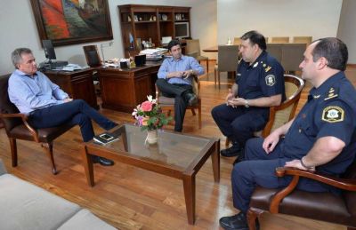 El intendente recibi� a los responsables de la Direcci�n Departamental de Investigaciones