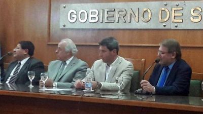 Entregaron m�s de 1.000 pendrives con material educativo para escuelas locales