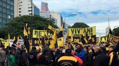 Taxistas marchar�n al centro porte�o en repudio a Uber